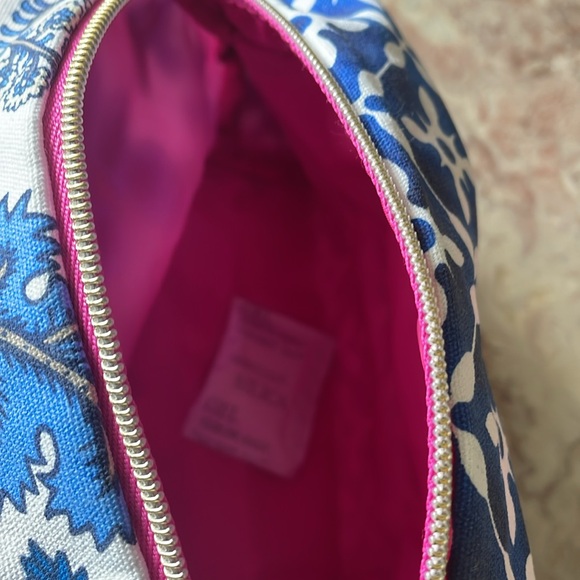 New Without Tags~Woman’s Estée Lauder Blue/White Zippered Cosmetic Bag - Picture 5 of 6